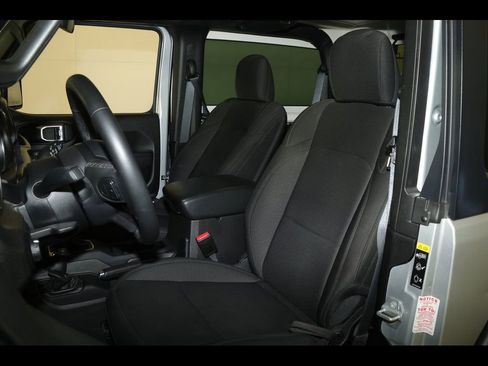 Used 2022 Jeep Wrangler Willys image 2