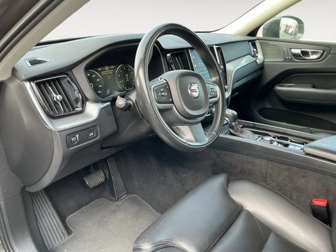Used 2019 Volvo XC60 T5 Momentum w/ Multimedia Package AWD/4WD image 10