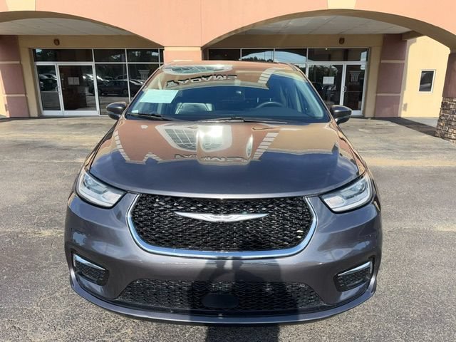 Used 2023 Chrysler Pacifica Touring-L FWD image 1