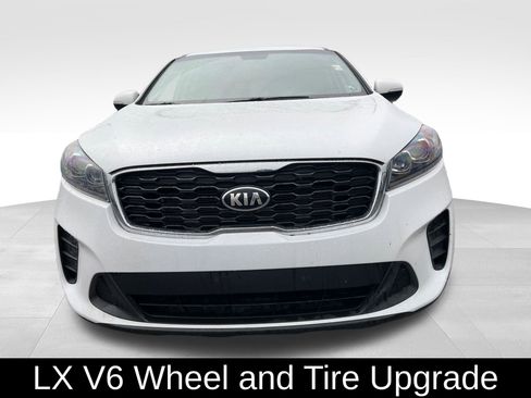 Used 2020 Kia Sorento LX image 2