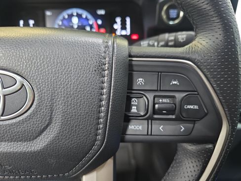Used 2025 Toyota 4Runner SR5 AWD/4WD image 15