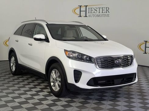 Used 2020 Kia Sorento LX w/ LX I4 Convenience Package FWD image 2