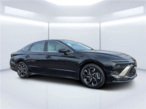 Used 2025 Hyundai Sonata SEL FWD image 1