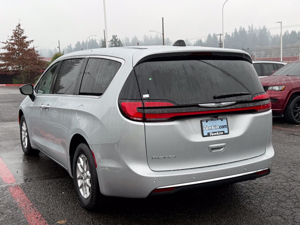 New 2026 Chrysler Pacifica Select FWD image 6