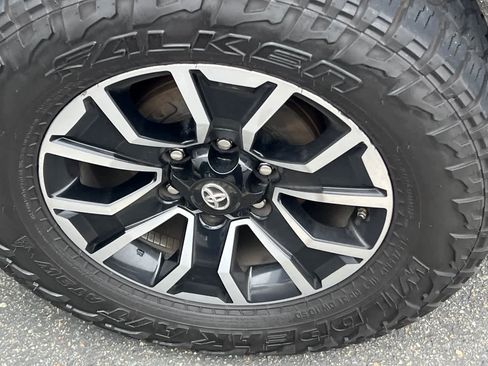 Certified 2020 Toyota Tacoma TRD Sport image 18