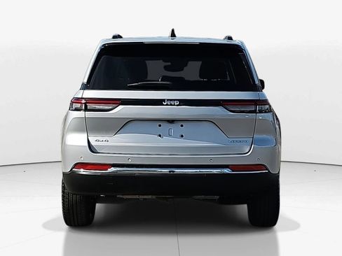 Used 2023 Jeep Grand Cherokee Laredo w/ Luxury Tech Group I image 6