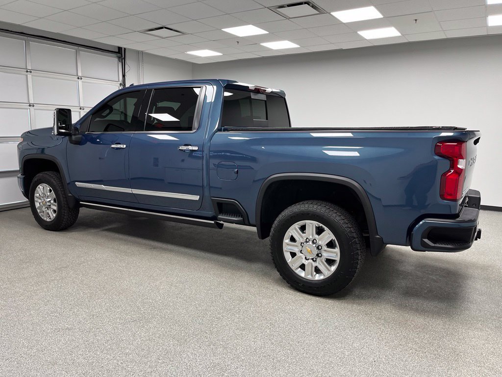 Used 2024 Chevrolet Silverado 2500 High Country w/ Technology Package AWD/4WD image 7