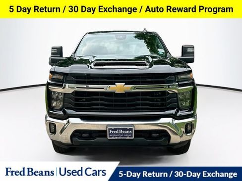 Used 2024 Chevrolet Silverado 2500 LT AWD/4WD image 3