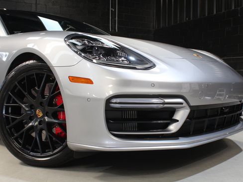 Used 2022 Porsche Panamera GTS AWD/4WD image 9