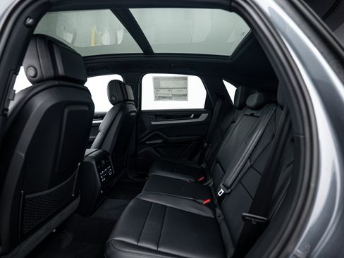 Certified 2026 Porsche Cayenne AWD/4WD image 22