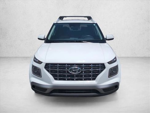 Certified 2025 Hyundai Venue SEL FWD image 2