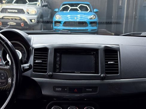 Used 2010 Mitsubishi Lancer Evolution SE image 21