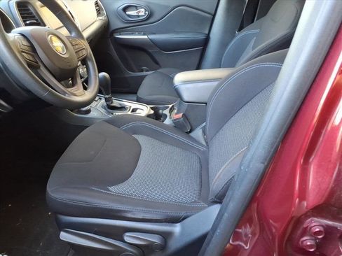 Used 2019 Jeep Cherokee Latitude w/ Popular Appearance Group image 10