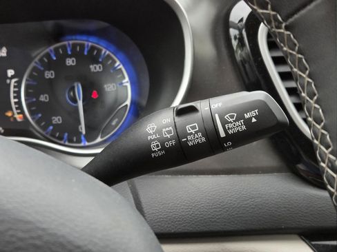Used 2024 Chrysler Pacifica Touring-L FWD image 20