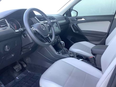 Used 2021 Volkswagen Tiguan SE AWD/4WD image 3