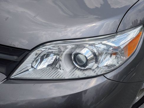 Used 2018 Toyota Sienna L FWD image 6