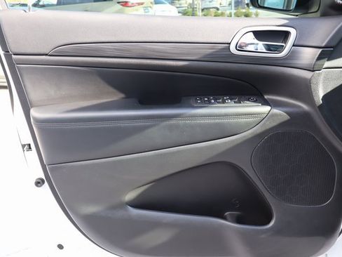 Used 2021 Jeep Grand Cherokee Laredo X image 24