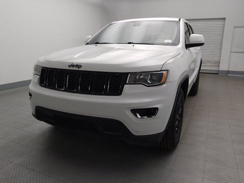 Used 2018 Jeep Grand Cherokee Laredo RWD image 15