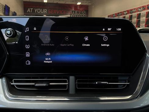 Used 2025 Chevrolet Trax LT w/ LT Convenience Package FWD image 28