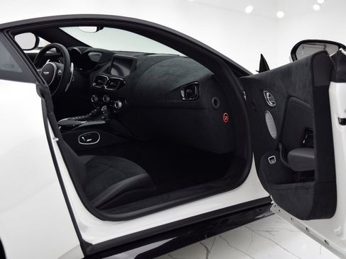 Used 2020 Aston Martin V8 Vantage Coupe RWD image 23