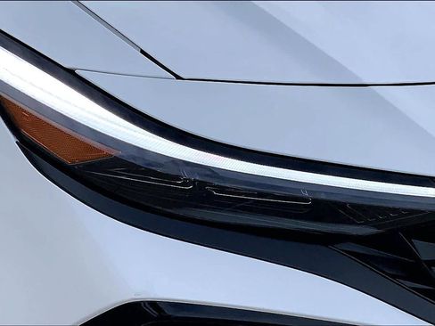 Certified 2025 Hyundai Elantra Limited image 26