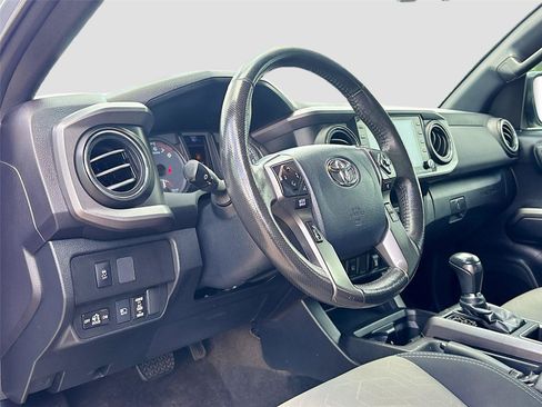 Used 2020 Toyota Tacoma TRD Sport RWD image 9