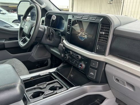 Used 2023 Ford F250 XLT w/ XLT Premium Package AWD/4WD image 9