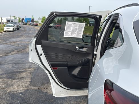 Used 2025 Ford Escape Platinum AWD/4WD image 34