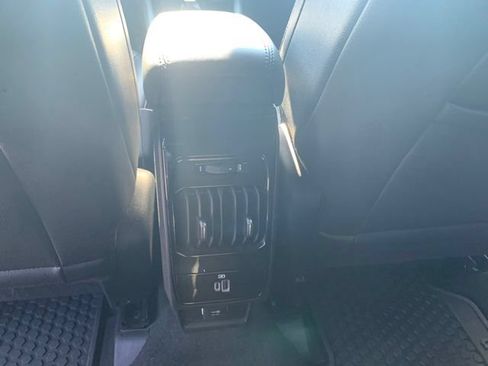 Used 2025 Jeep Compass Latitude w/ Sun & Sound Group AWD/4WD image 20