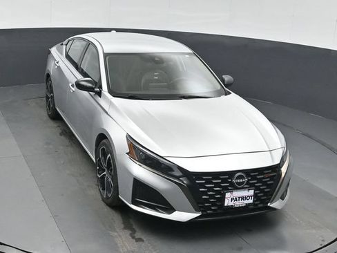 Used 2023 Nissan Altima 2.5 SR FWD image 38