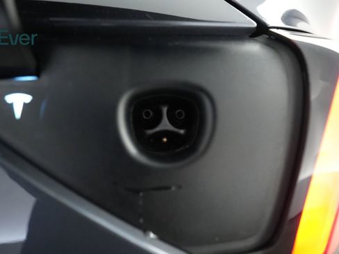 Used 2022 Tesla Model Y Performance image 10