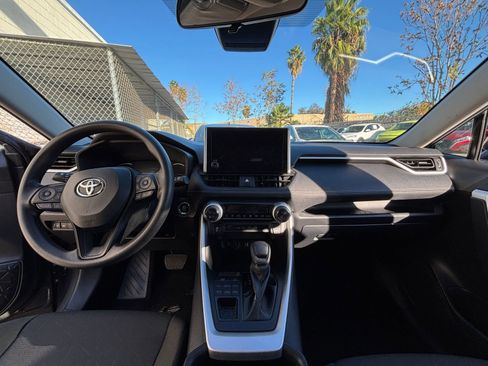 Used 2025 Toyota RAV4 XLE image 33