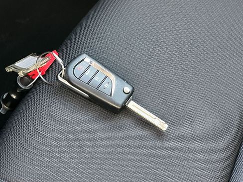 Used 2025 Toyota Corolla LE image 21