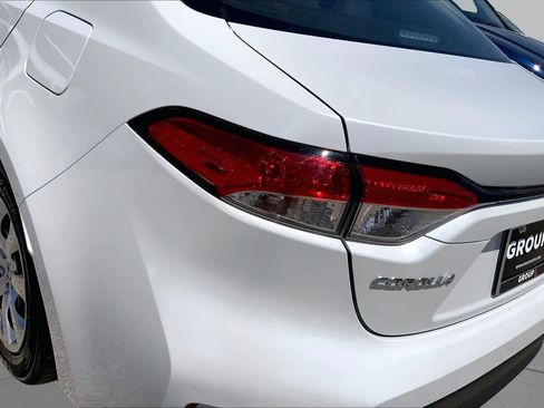 Used 2025 Toyota Corolla LE FWD image 28