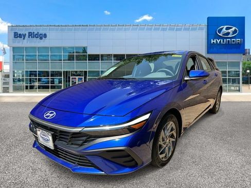 Used 2024 Hyundai Elantra SEL FWD image 5