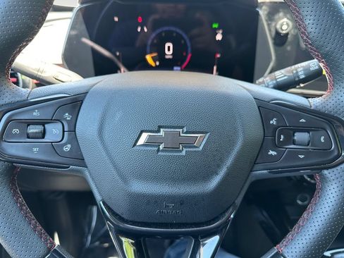 Used 2025 Chevrolet Trax RS FWD image 20