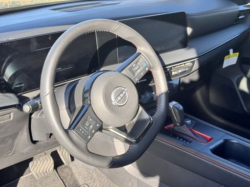 Certified 2025 Nissan Kicks SR w/ Illumination Package image 15