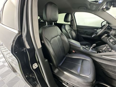 Used 2019 Alfa Romeo Stelvio AWD image 27