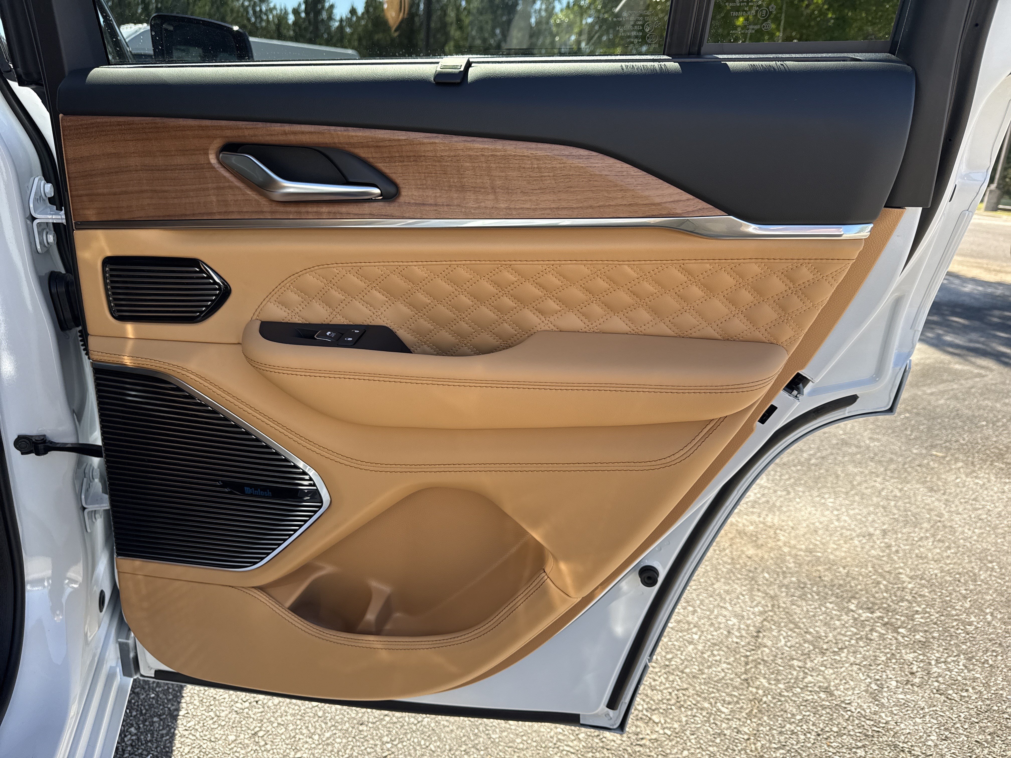 New 2027 Jeep Grand Cherokee Summit AWD/4WD image 17