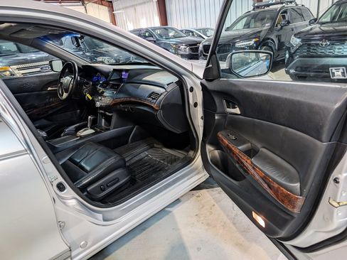 Used 2010 Honda Crosstour EX-L image 27
