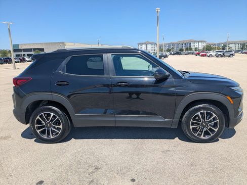 Used 2025 Chevrolet TrailBlazer LT AWD/4WD image 4