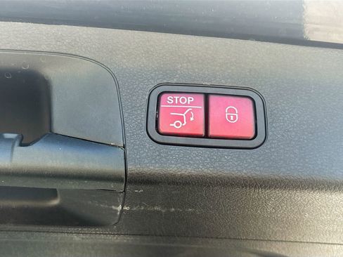 Used 2022 Mercedes-Benz GLS 450 4MATIC image 16