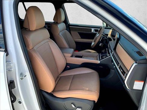 Used 2025 Hyundai Santa Fe Limited image 7