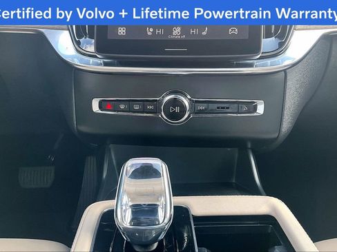 Certified 2025 Volvo XC90 B6 Plus image 41