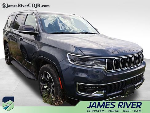 Used 2024 Jeep Wagoneer Series III AWD/4WD image 13