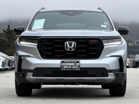 Used 2025 Honda Pilot TrailSport image 5