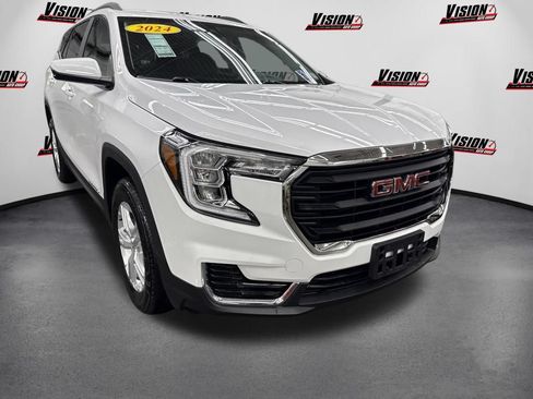 Used 2024 GMC Terrain SLE w/ Driver Convenience Package AWD/4WD image 3