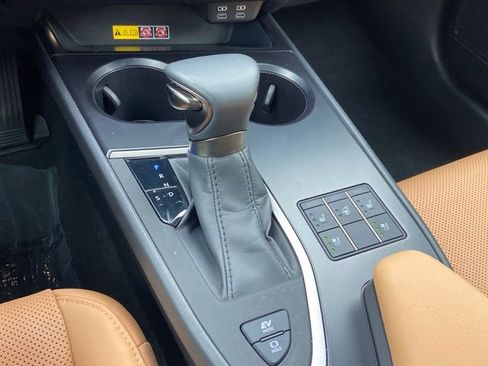 Used 2024 Lexus UX 250h AWD w/ Premium Package image 22