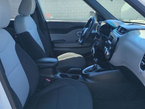 Used 2015 Kia Soul FWD image 23