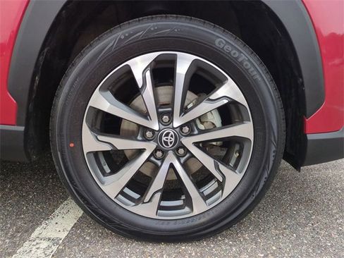 Used 2023 Toyota Corolla Cross XLE image 11